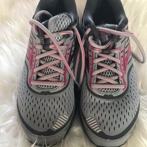 Brooks Women’s Sneakers